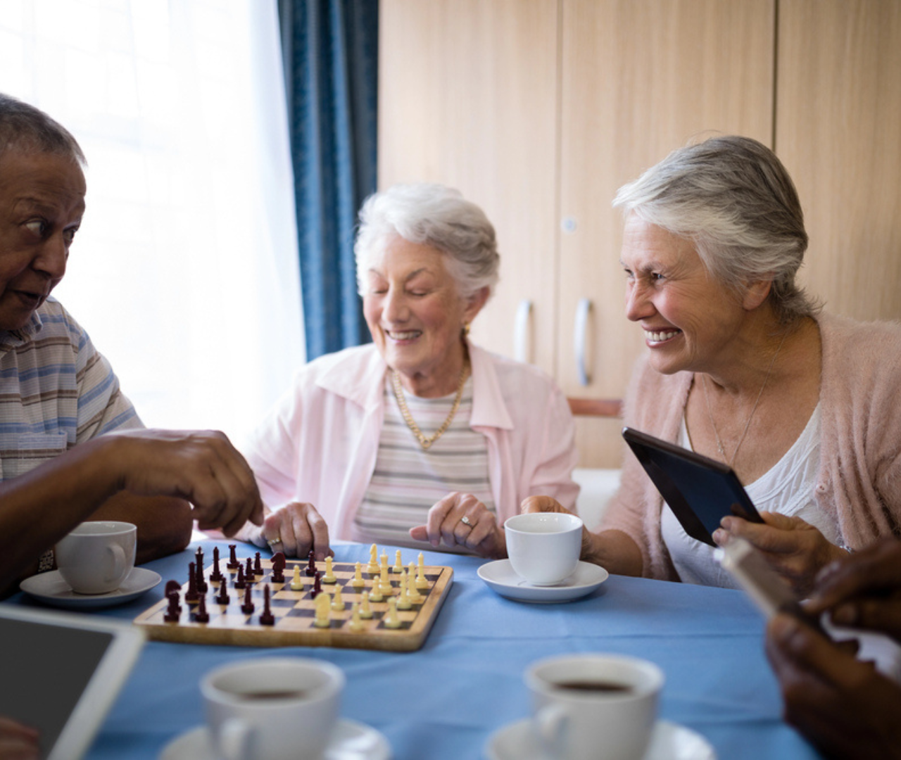 How Volunteering Enhances Senior Health and Well-being on International Volunteers Day